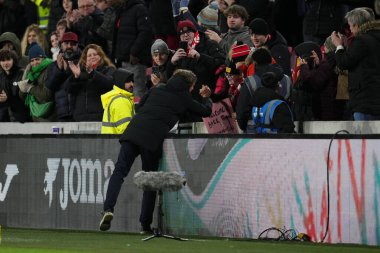 Middlesbrough 'un teknik direktörü Kim Hellberg, 1 Ocak 2026' da İngiltere 'nin Pride Park Stadyumu' nda oynanan Sky Bet Şampiyonası maçından önce stadyuma geldi.