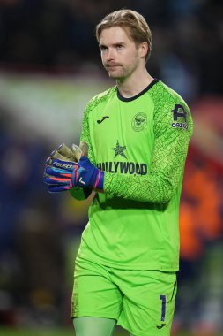 Brentford 'dan Caoimhn Kelleher Premier League maçında Brentford Tottenham Hotspur' a karşı Gtech Community Stadyumu, 1 Ocak 2026