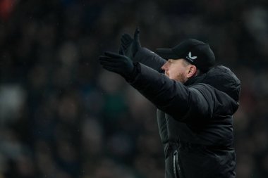 Middlesbrough teknik direktörü Kim Hellberg, 1 Ocak 2025 tarihinde İngiltere 'nin Derby şehrinde oynanan Derby County - Middlesbrough maçında takımına talimat verdi.