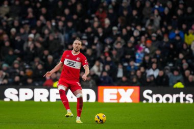 Middlesbrough takımından Luke Ayling, 1 Ocak 2026 'da İngiltere' nin Pride Park Stadyumu 'nda oynanan Derby County - Middlesbrough maçında topu kontrol ediyor.