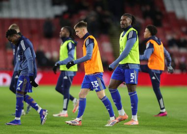 Leicester City 'den Luke Thomas, 1 Ocak 2026' da İngiltere, Sheffield Lane 'de oynanan Sky Bet Şampiyonası maçında maç öncesi ısınma maçında Sheffield United ile Leicester City karşı karşıya geldi.