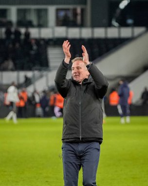 Wrexham manager Phil Parkinson applauds the fans after the final whistle during the Sky Bet Championship match Derby County vs Wrexham at Pride Park Stadium, Derby, United Kingdom, 4th January 2026