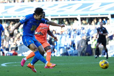 Birmingham City 'den Tomoki Iwata gol atıyor ama Birmingham City ile Coventry City arasındaki maçta Comingham City, Birmingham Park, Birmingham, İngiltere kalecisi Carl Rushworth kurtardı.