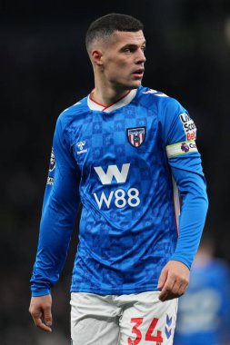 Premier Lig karşılaşmasında Sunderland 'dan Granit Xhaka Tottenham Hotspur' a karşı Tottenham Hotspur Stadyumu, Londra, 4 Ocak 2026