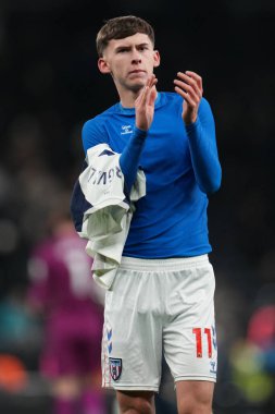 Sunderland 'dan Chris Rigg, Tottenham Hotspur' un 4 Ocak 2026 'da Tottenham Hotspur' a karşı oynadığı Premier League maçında desteğini alkışlıyor.