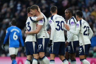 Tottenham Hotspur 'dan Ben Davies, Premier League maçında Tottenham Hotspur' a karşı Tottenham Hotspur Stadyumu, Londra, İngiltere, 4 Ocak 2026 'da oynanan karşılaşmada golü kutluyor.