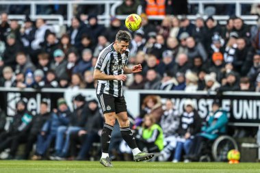 Fabian Schar of Newcastle United jumps up to win the high ball during the Premier League match Newcastle United vs Crystal Palace at St. James's Park, Newcastle, United Kingdom, 4th January 2025
