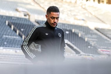 Newcastle United takımından Malick Thiaw, 4 Ocak 2026 'da İngiltere' nin Newcastle kentindeki St. James 's Park' ta oynanan Premier League maçı sırasında sahaya çıktı.