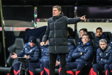 Oliver Glasner manager of Crystal Palace gives his team instructions during the Premier League match Newcastle United vs Crystal Palace at St. James's Park, Newcastle, United Kingdom, 4th January 2026