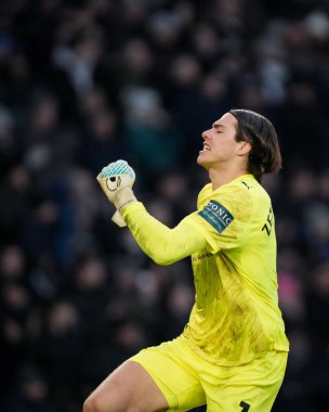 Derby County kalecisi Jacob Widell Zetterstrom, Derby County 'den Ben Brereton Diaz' ın 4 Ocak 2026 'da İngiltere' nin Derby Park Stadyumu 'nda oynanan Gökyüzü İddia Şampiyonası maçında 1-1' lik skorla gol atmasını kutluyor.