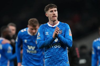 Trai Hume of Sunderland applauds away support at full time during the Premier League match Tottenham Hotspur vs Sunderland at Tottenham Hotspur Stadium, London, United Kingdom, 4th January 2026