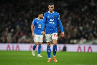 Premier Lig karşılaşmasında Sunderland 'dan Granit Xhaka Tottenham Hotspur' a karşı Tottenham Hotspur Stadyumu, Londra, 4 Ocak 2026