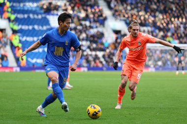 Birmingham City 'den Paik Seung Ho, Birmingham City' nin Coventry City 'e karşı oynadığı 4 Ocak 2026' da St. Andrew 's @ Knighthead Park, Birmingham' da oynanan Gökyüzü İddia Şampiyonası maçında topla birlikte.