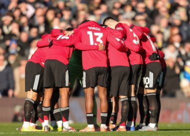 Manchester United team huddle during the Premier League match Leeds United vs Manchester United at Elland Road, Leeds, United Kingdom, 4th January 2026
