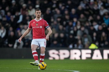 Wrexham 'dan Dominic Hyam, 4 Ocak 2026 tarihinde İngiltere' nin Pride Park Stadyumu 'nda oynanan Derby County vs Wrexham maçında pas attı.