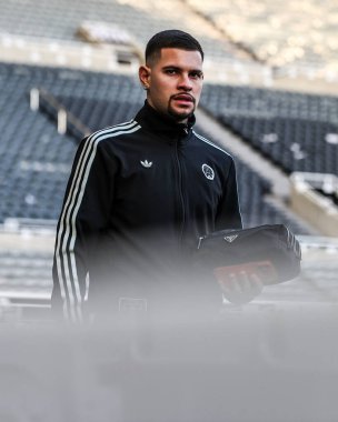 Newcastle United takımından Bruno Guimaraes, 4 Ocak 2026 'da İngiltere' nin Newcastle kentindeki St. James 's Park' ta oynanan Premier League maçı sırasında sahaya çıktı.