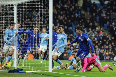 Chelsea 'den Enzo Fernandez, Premier Lig maçında Manchester City' nin Chelsea 'ye karşı 4 Ocak 2026' da Etihad Stadyumu 'nda 1-1' lik galibiyetini kutluyor.