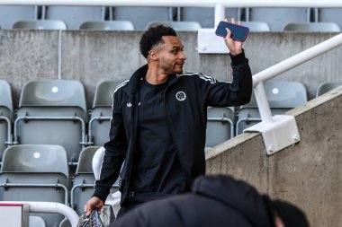 Jacob Murphy of Newcastle United arrives during the Premier League match Newcastle United vs Crystal Palace at St. James's Park, Newcastle, United Kingdom, 4th January 2026