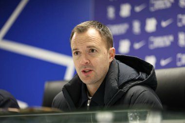 Birmingham City 'nin Chris Davies teknik direktörü, 4 Ocak 2026' da Birmingham City ile Coventry City arasındaki Sky Bet Şampiyonası maçından sonra Birmingham City 'nin St. Andrew' s @ Knighthead Park, Birmingham, İngiltere 'de düzenlediği basın toplantısında