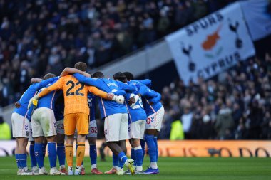 Sunderland players before kick off during the Premier League match Tottenham Hotspur vs Sunderland at Tottenham Hotspur Stadium, London, United Kingdom, 4th January 2026