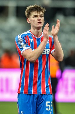 Crystal Palace 'dan Justin Devenny, Premier League maçından sonra taraftarları alkışlıyor. Newcastle United, St. James' s Park, Newcastle, 4 Ocak 2026 'da Crystal Palace' a karşı.