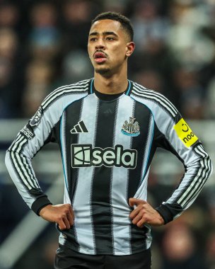 Jacob Ramsey of Newcastle United during the Premier League match Newcastle United vs Crystal Palace at St. James's Park, Newcastle, United Kingdom, 4th January 2026