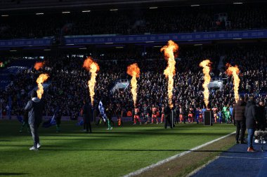 Birmingham City, St. Andrew 's @ Knighthead Park, Birmingham, İngiltere, 4 Ocak 2026' da Coventry City 'e karşı oynadığı Gökyüzü İddia Şampiyonası maçında sahaya çıkan alevler