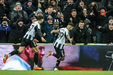 Newcastle United takımından Bruno Guimaraes, 4 Ocak 2026 'da St. James' s Park, Newcastle, İngiltere 'de oynanan Premier League maçı Newcastle United - Crystal Palace maçında 1-0 kazanma hedefini kutluyor.