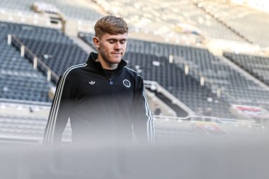 Lewis Hall of Newcastle United, İngiltere 'nin Newcastle kentindeki St. James' s Park 'ta oynanan Premier League maçı sırasında geldi.