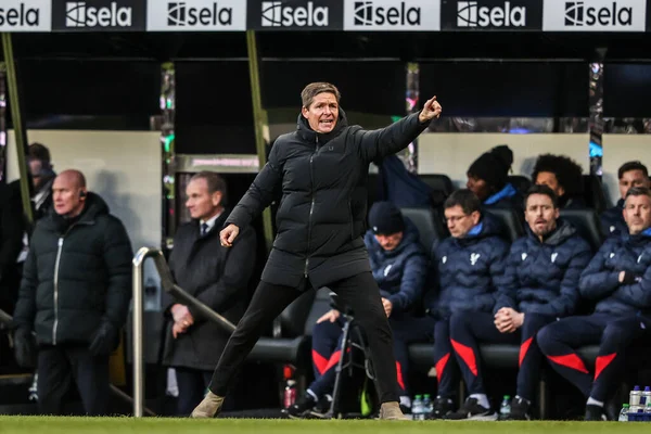 Oliver Glasner manager of Crystal Palace gives his team instructions during the Premier League match Newcastle United vs Crystal Palace at St. James's Park, Newcastle, United Kingdom, 4th January 2026