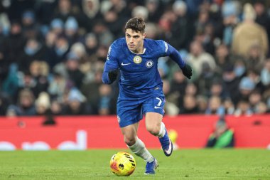 Chelsea 'den Pedro Neto Premier Lig karşılaşmasında topu Manchester City ile Chelsea' ye karşı Etihad Stadyumu 'nda 4 Ocak 2026' da atıyor.