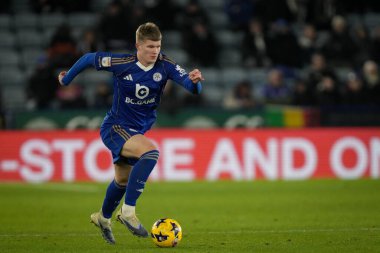 Leicester City 'den Jordan James, 5 Ocak 2026' da King Power Stadyumu 'nda Leicester City ile West Bromwich Albion arasındaki Sky Bet Şampiyonası maçında topla koşuyor.