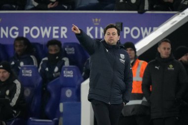 West Bromwich Albion Müdürü Ryan Mason, 5 Ocak 2026 'da İngiltere' de King Power Stadyumu 'nda Leicester City ile West Bromwich Albion arasındaki Sky Bet Şampiyonası maçında takımına talimatlar veriyor.