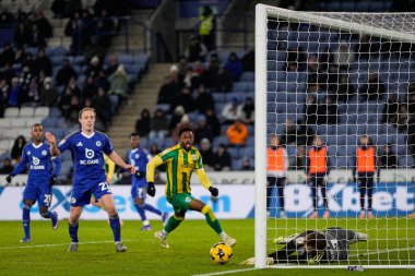 Leicester City kalecisi Jakub Stolarczyk, 5 Ocak 2026 'da King Power Stadyumu' nda Leicester City ile West Bromwich Albion arasındaki Sky Bet Şampiyonası maçında kurtarıyor.