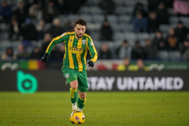 West Bromwich Albion 'dan Mikey Johnston, 5 Ocak 2026' da King Power Stadyumu 'nda Leicester City ile West Bromwich Albion arasındaki Sky Bet Şampiyonası maçında topla koşuyor.