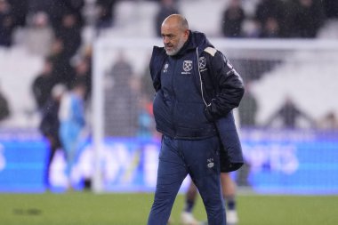 West Ham United Premier League maçında Nuno Espirito Santo teknik direktörü West Ham United ile Nottingham Ormanı arasında 6 Ocak 2026 'da Londra Stadyumu' nda oynanan karşılaşma sırasında