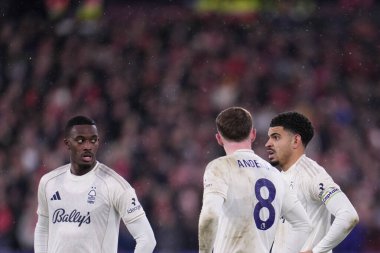 Nottingham Ormanı 'ndan Callum Hudson-Odoi, Nottingham Ormanı' ndan Morgan Gibbs-White ve Nottingham Ormanı 'ndan Elliot Anderson Premier Lig maçı sırasında West Ham United Nottingham Ormanı' na karşı Londra Stadyumu 'nda 6 Ocak 2026