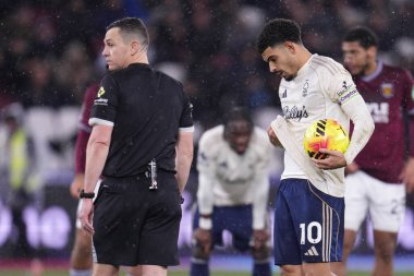 Nottingham Ormanı 'ndan Morgan Gibbs-White Premier League maçında penaltıdan önce 6 Ocak 2026' da Londra Stadyumu 'nda West Ham United Nottingham Ormanı' na karşı.