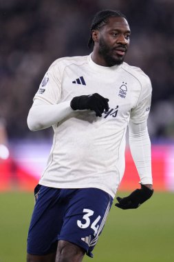 Premier Lig maçı sırasında Nottingham Ormanı 'ndan Ola Aina, 6 Ocak 2026' da Londra Stadyumu 'nda West Ham United Nottingham Ormanı' na karşı.