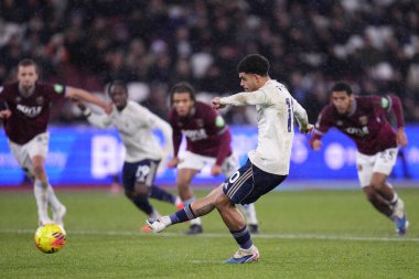 Nottingham Ormanı 'ndan Morgan Gibbs-White Premier League maçında 6 Ocak 2026' da Londra 'daki Londra Stadyumu' nda oynanan West Ham United Nottingham Forest maçında 1-2 öne geçmek için ceza aldı.