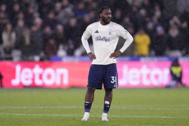 Premier Lig maçı sırasında Nottingham Ormanı 'ndan Ola Aina, 6 Ocak 2026' da Londra Stadyumu 'nda West Ham United Nottingham Ormanı' na karşı.