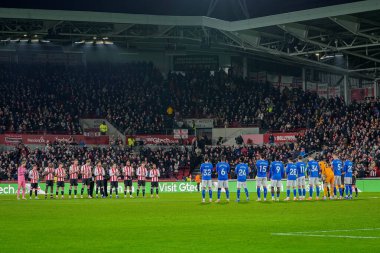 Brentford, Premier Lig karşılaşmasında Brentford 'a karşı Sunderland' ın 7 Ocak 2026 'da Londra' daki Gtech Community Stadyumu 'nda kaybettiği taraftarlarına saygı duruşunda bulunuyor.