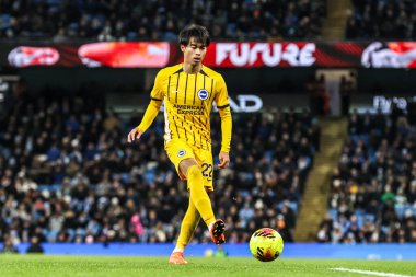 Brighton & Hove Albion takımından Kaoru Mitoma Premier Lig maçında pas veriyor. Manchester City - Brighton ve Hove Albion - Etihad Stadyumu, Manchester, İngiltere, 7 Ocak 2026