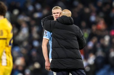 Manchester City teknik direktörü Pep Guardiola, Premier League maçından sonra Manchester City - Brighton ve Hove Albion maçlarında Manchester City 'li Erling Haland' ı 7 Ocak 2026 'da Etihad Stadyumu' nda kucakladı.