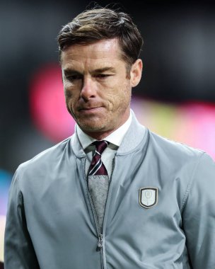 Burnley 'nin Scott Parker teknik direktörü, Burnley-Manchester United maçı öncesinde 7 Ocak 2026' da Turf Moor, Burnley, İngiltere 'de stadyuma geldi.