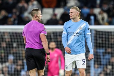 Manchester City 'den Erling Haland, 7 Ocak 2026 tarihinde Etihad Stadyumu' nda Premier League maçında hakem Thomas Bramall 'a karşı Manchester City ve Hove Albion' a tepki gösterdi.