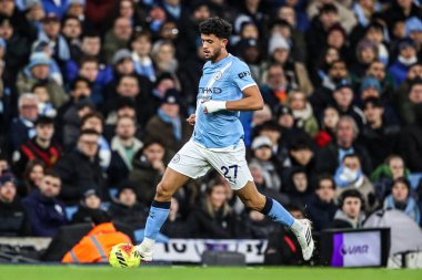 Manchester City 'den Matheus Nunes, Manchester City ile Brighton ve Hove Albion arasında oynanan Premier League maçında, 7 Ocak 2026' da Etihad Stadyumu 'nda topu bırakıyor.