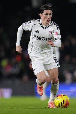 Premier Lig karşılaşmasında Fulham 'dan Harry Wilson topu alıyor Fulham Chelsea' ye karşı Craven Cottage, Londra, İngiltere, 7 Ocak 2026