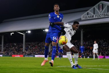 Chelsea 'den Josh-Kofi Acheampong ve Fulham' dan Ryan Sessegnon Premier League maçında Fulham Chelsea 'ye karşı Craven Cottage, Londra, İngiltere, 7 Ocak 2026