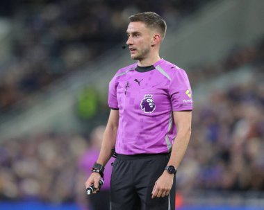 Premier Lig karşılaşmasında hakem Thomas Kirk Everton 'a karşı Wolverhampton Wanderers Hill Dickinson Stadyumu, Liverpool, İngiltere, 7 Ocak 2026